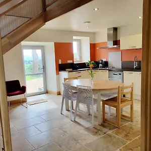  Hébergement de vacances Charmante Maison Totalement Renovee